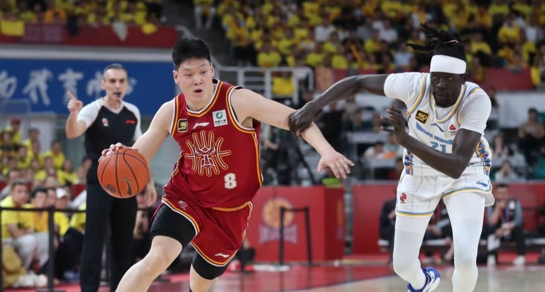 NG28-包含国际比赛日多特蒙德备战CBA常规赛，复出首秀细节曝光，悬念犹存，更衣室氛围转暖的词条