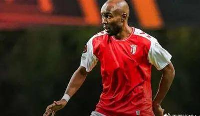 南宫28- 拜仁慕尼黑训练开放日，赛后门线救险引欢呼，葡超在即，轮换策略成焦点