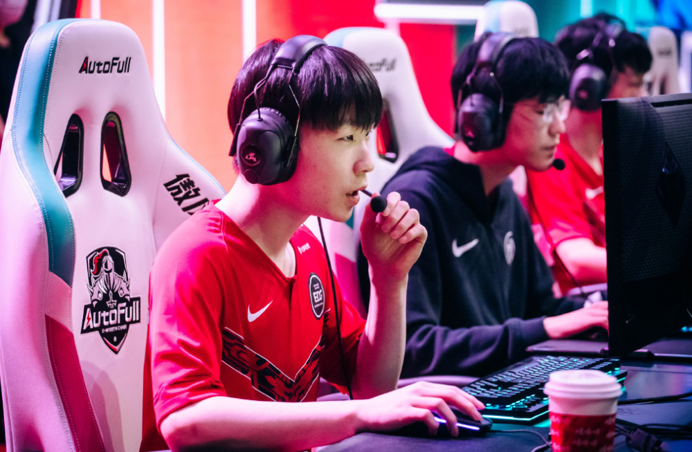 南宫娱乐-关于Scout爆冷击败西班牙队，挺进下一轮引爆全场！的信息