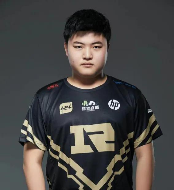 南宫28-Uzi迎来七赛季高光表现，RNG球迷沸腾！的简单介绍