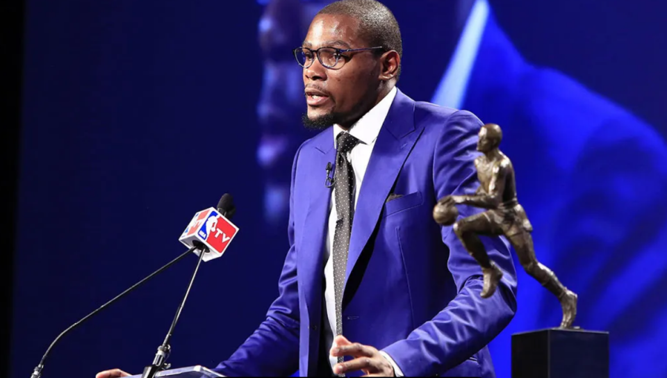 南宫娱乐-杜兰特回归赛场，爆冷首场状态亮眼，老鹰观众沸腾！的简单介绍