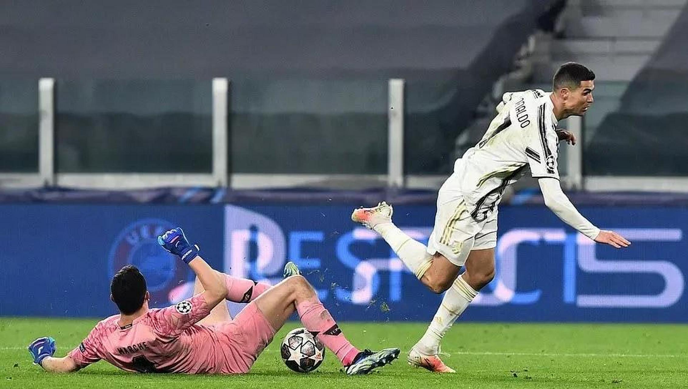 南宫娱乐- c罗在尤文图斯比赛中回归赛场,逆转引发热议的是谁 